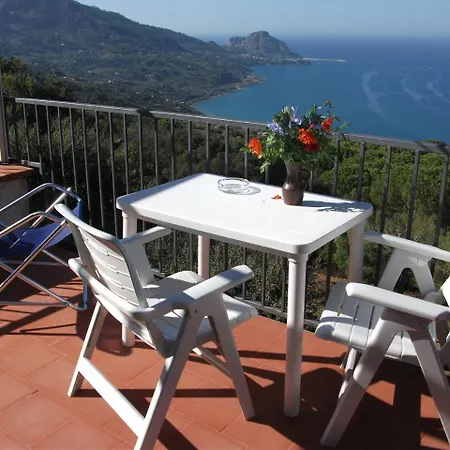 Sleeps 3 Air Con Cefalù