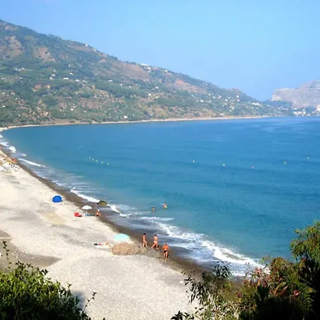 Sleeps 3 Air Con Cefalù