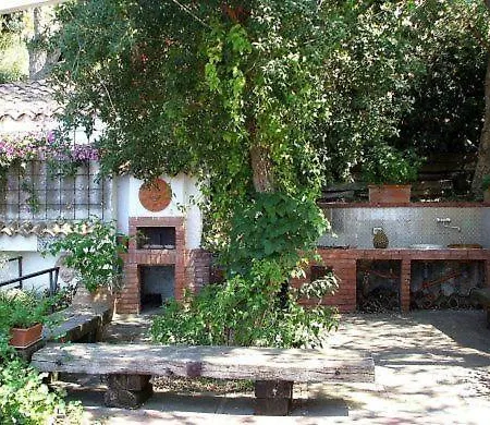 Sleeps 3 Air Con